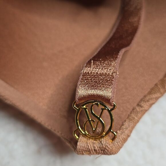 1235 NWT Victoria's Secret Icon by Victoria's Secret Push-Up Demi Bra Sz 34DDD - Picture 5 of 5